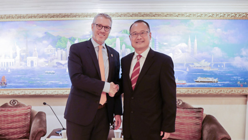 Dr. Jonathan Choi meets with the new Consul General of Switzerland in Hong Kong.