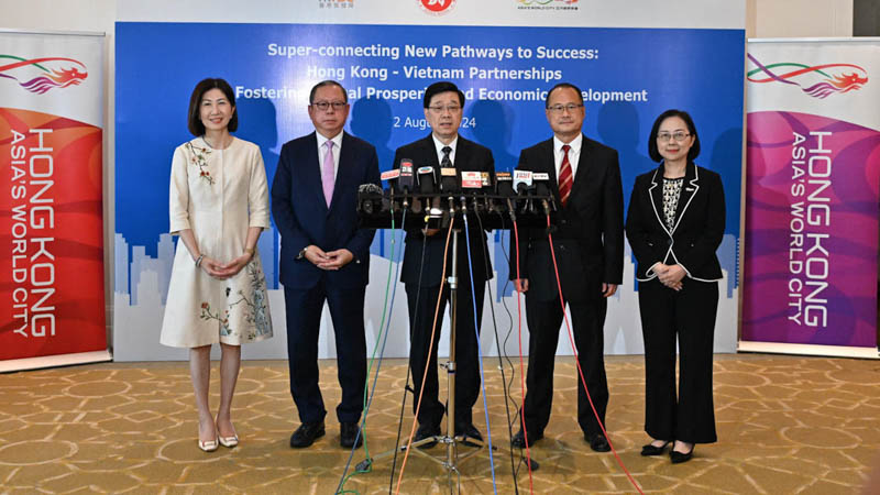 Dr. Jonathan Choi joins the delegation of the HKSAR Chief Executive to Hanoi and Ho Chi Minh.