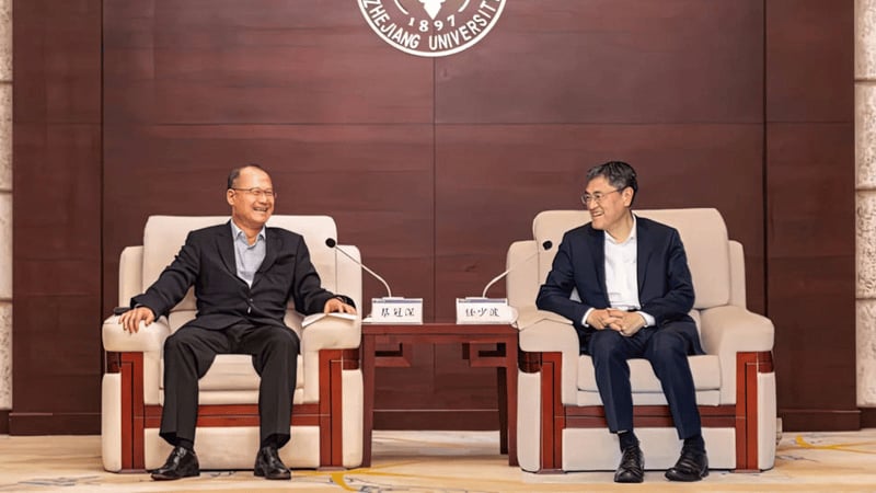 Dr. Jonathan Choi Visits Zhejiang University.