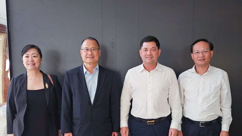 与越南北宁省委书记阮泓泰座谈  共商产业合作