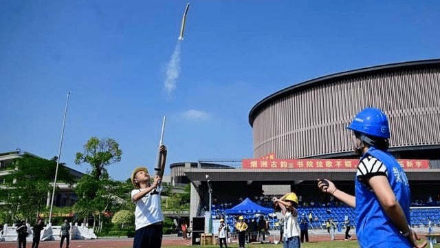 纸火箭腾空而起！中山近千名中小学生赛场逐梦航天