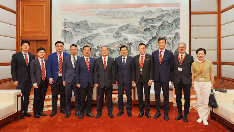 联盟主席蔡冠深率香港中总代表团访问四川