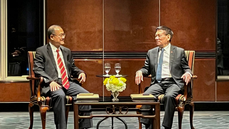 Vietnamese Deputy Prime Minister Hu Duc Phuc Meets with Dr. Jonathan Choi.