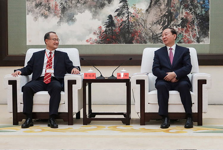 广东省委书记黄坤明、省长王伟中会见粤港澳大湾区企业家联盟主席蔡冠深