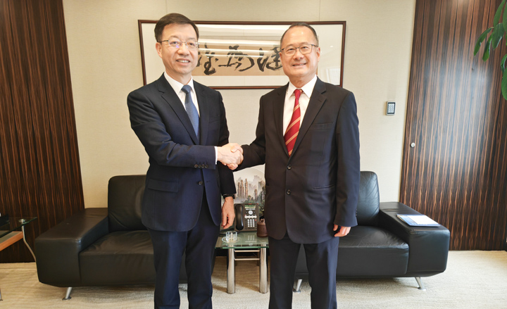 粤港澳大湾区企业家联盟主席蔡冠深在港会见广州市贸促会会长杨勇一行