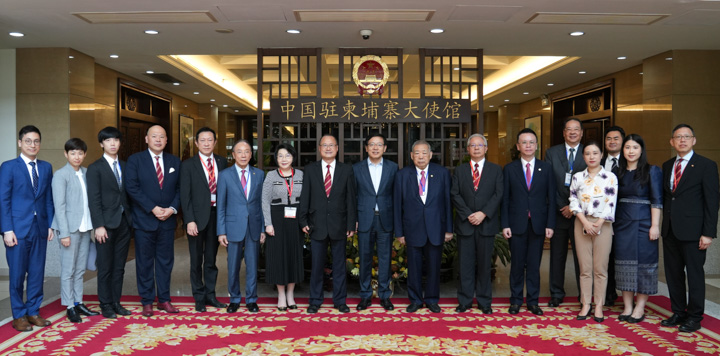 粤港澳大湾区企业家联盟主席蔡冠深率团拜访中国驻柬埔寨大使王文天