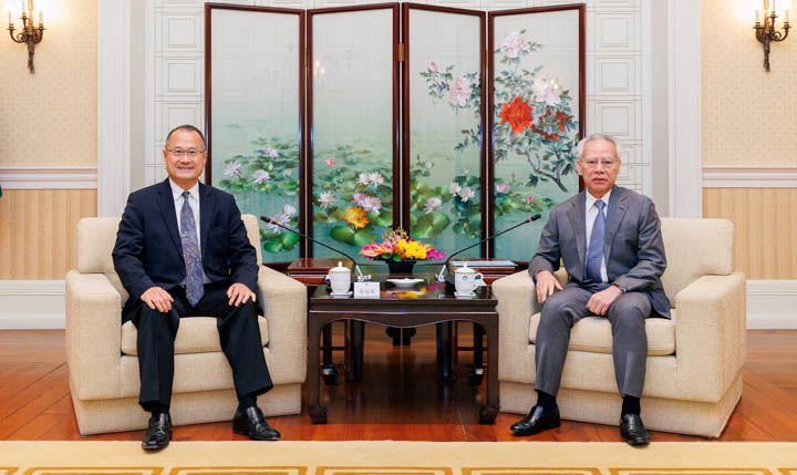 澳门特区行政长官岑浩辉会见联盟主席蔡冠深，就促进大湾区及澳门经济发展交换意见