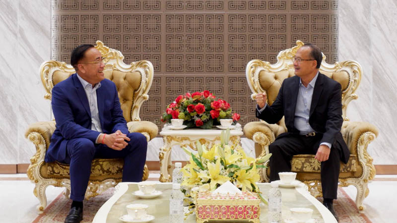 Dr. Jonathan Choi meets with the Consul General of Cambodia in Ho Chi Minh.