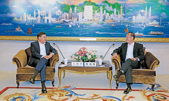 Wang Weizhong, Secretary of the Communist Party of China Inner Mongolia Autonomous Regional Committee and former Governor of Guangdong Province.