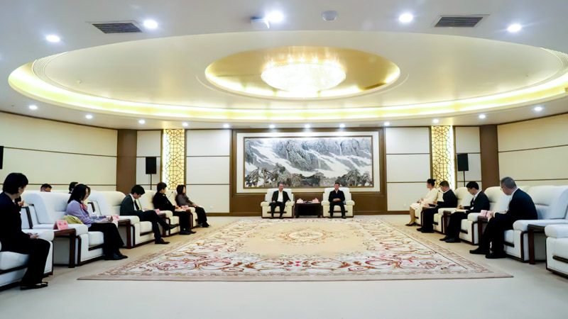 广西壮族自治区党委常委、统战部部长谭丕创会见联盟主席蔡冠深