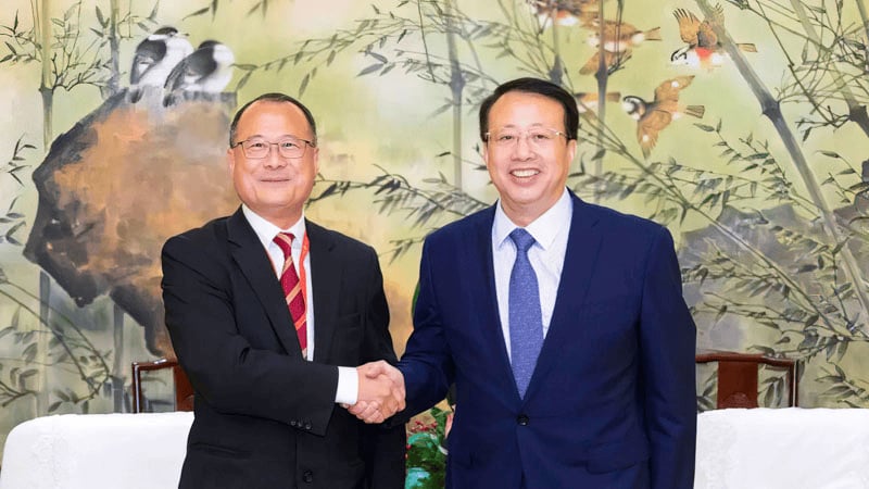 Mayor of Shanghai meets with Dr. Jonathan Choi.