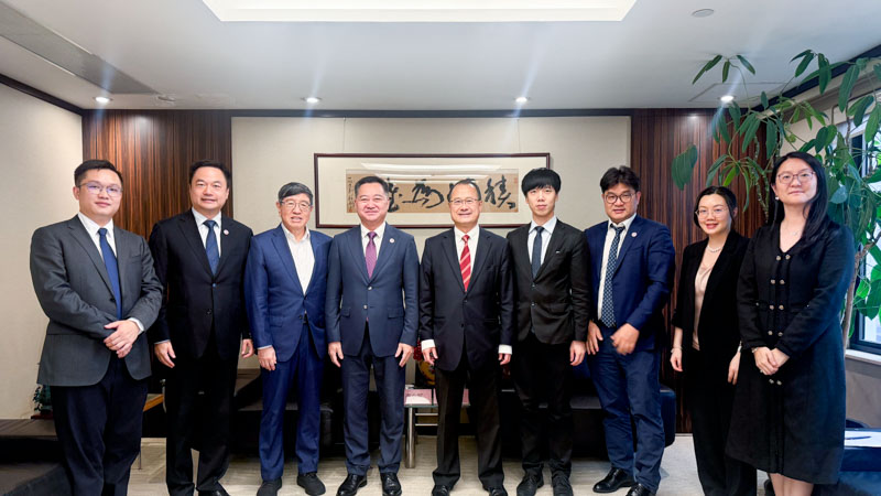 蔡冠深与广药集团董事长李小军座谈  探讨中医药国际化合作