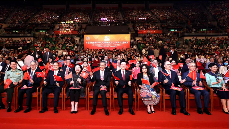 Hong Kong National Day gala is held，Dr. Jonathan Choi officiates at the ceremony and praises the theme of "Integration"