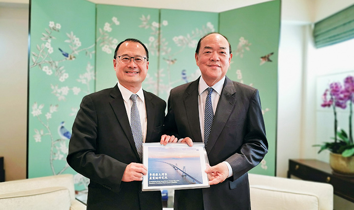 Ho Iat Seng, then Chief Executive of the Macao SAR, met with Jonathan Choi.