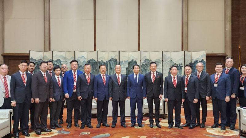 Dr. Jonathan Choi visits Chongqing with the delegation of CGCC.