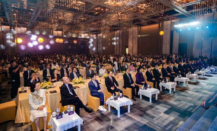 粤港澳大湾区企业家联盟九周年暨深圳市前海香港商会十周年庆典举行