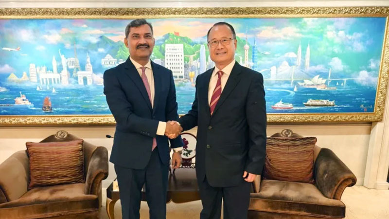 Dr. Jonathan Choi meets with the Consul General of Pakistan in HK.