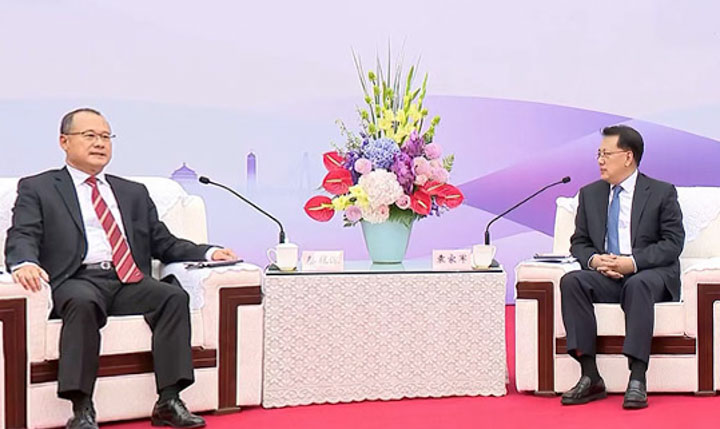 重庆市委书记袁家军会见粤港澳大湾区企业家联盟主席蔡冠深