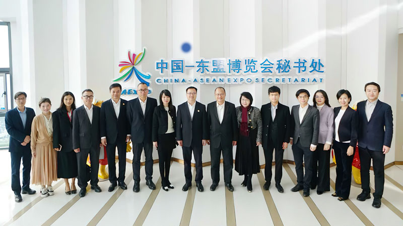 联盟主席蔡冠深与东博会秘书处秘书长王继才座谈