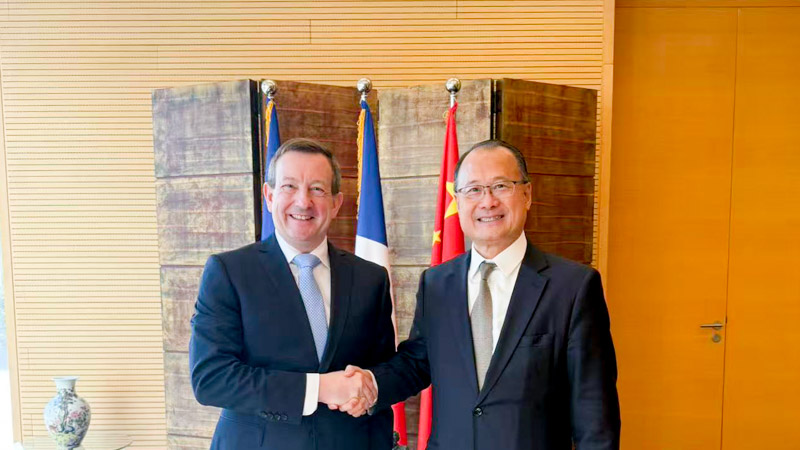 Dr. Jonathan Choi held talks with Mr. Bertrand Lortholary, the French Ambassador to China.