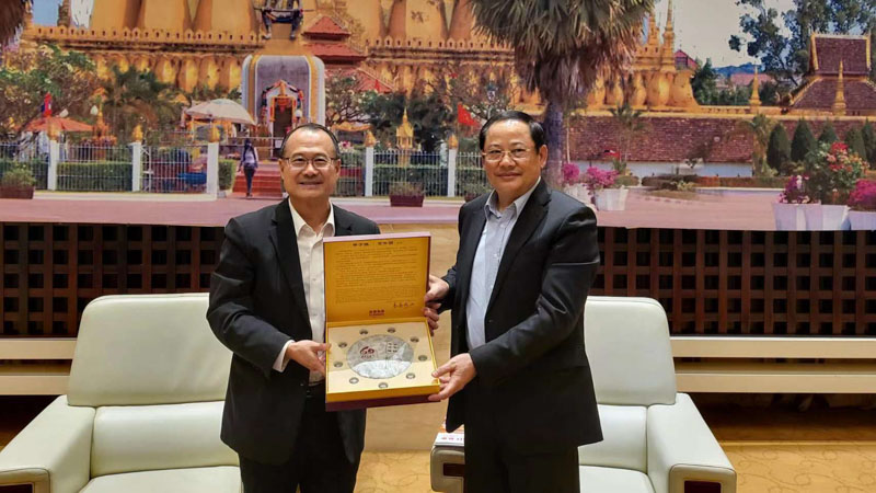 Dr. Jonathan Choi visits National leaders of Laos.