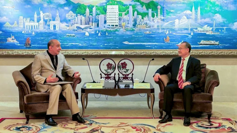 Dr. Jonathan Choi meets with Saudi Arabia's Consul General in Hong Kong.