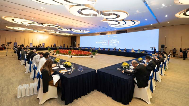 蔡冠深率30位中国企业家代表团出席“2025胡志明市经济论坛”
