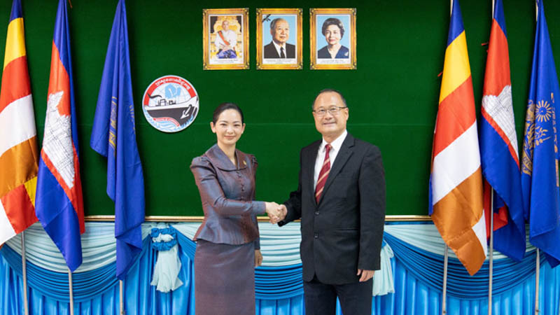 Dr. Jonathan Choi leads a delegation of GBA Entrepreneurs Union to visit the Ministry of Commerce of Cambodia.