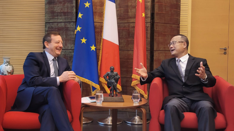 Dr. Jonathan Choi has a conversation with the new French Ambassador to China.