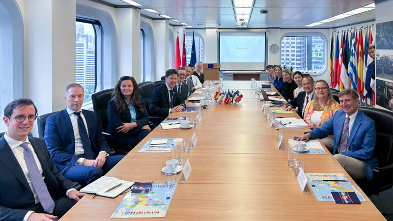 Dr. Jonathan Choi Attends European Consular Meeting in Hong Kong, Shares Insights on Chinese Enterprises Going Global.