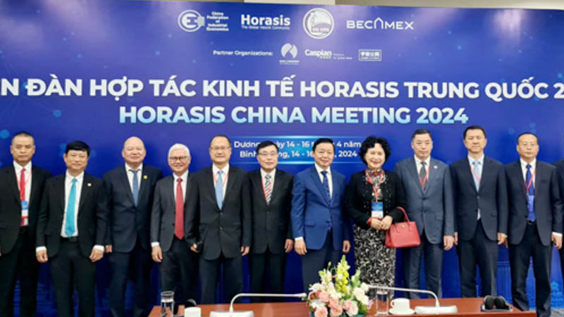 越副总理陈红河赞赏蔡冠深博士深化两国经贸合作