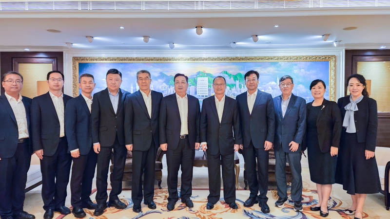 蔡冠深在香港与河北省政协主席、雄安新区党工委书记张国华座谈
