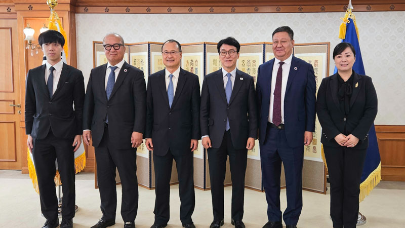 South Korean Prime Minister Kim Min-seok Meets with Dr. Jonathan Choi in Seoul.
