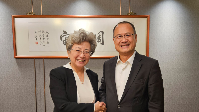 在香港接待中国驻迪拜总领事欧渤芊