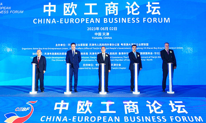 Mr. Jorge Toledo Albiñana, EU Ambassador to China (second from left). Mr. Jorge Toledo Albiñana, EU Ambassador to China (second from left).
