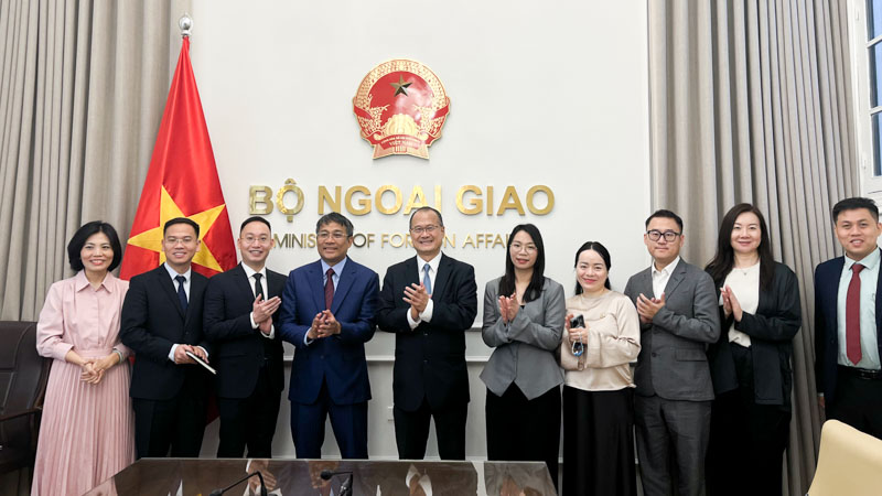 Dr. Jonathan Choi Leads Delegation to Visit the Ministry of Foreign Affairs of Vietnam.​