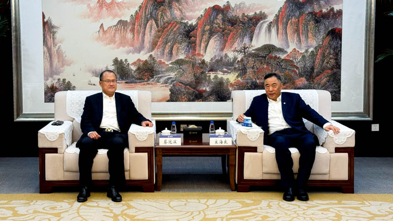 Dr. Jonathan Choi Visits CCCC in Beijing.