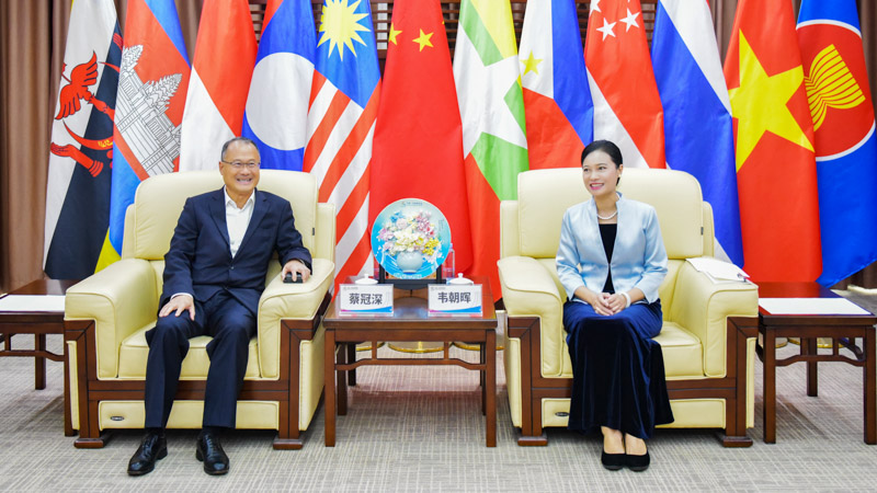 联盟主席蔡冠深与东博会秘书处秘书长韦朝晖座谈