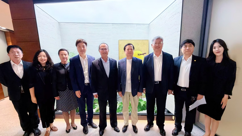 蔡冠深一行在上海考察中国商飞公司