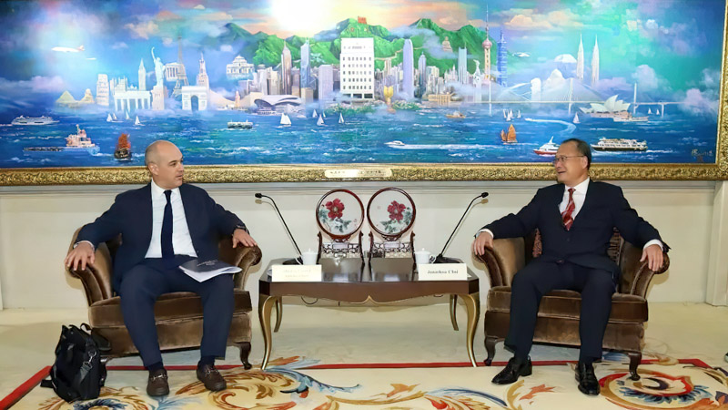 Dr. Jonathan Choi met with the Argentine Ambassador to China in HK.