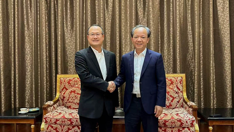 Party Secretary of Zhongshan meets with Dr. Jonathan Choi.