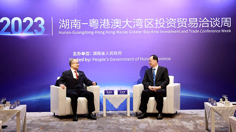 During Hunan-GBA Investment and Trade Negotiation Week, Governor and Dr. Choi have a conversation
