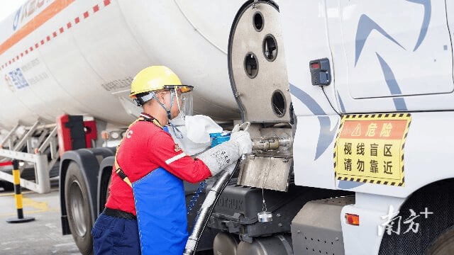 广澳高速官桥服务区LNG加气站正式投运