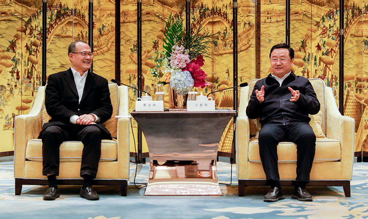 Governor Wang Xinwei of Liaoning Province met with Dr. Jonathan Choi, Chairman of the Hong Kong-Guangdong-Macao Greater Bay Area Enterprises Alliance.