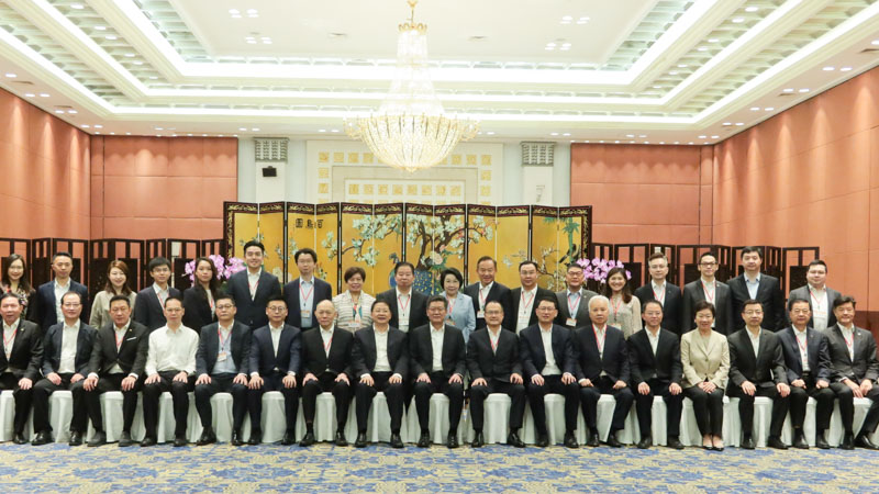 Mayor of Guangzhou meets with Dr.Jonathan Choi.
