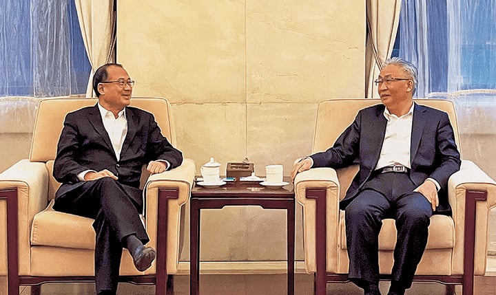中共中央政治局委员、国务院副总理，时任辽宁省委书记张国清会见蔡冠深