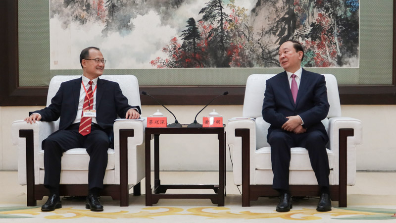 Party Committee Secretary and Governor of Guangdong meet with Dr. Jonathan Choi.