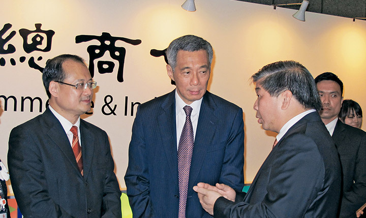 Mr. Lee Hsien Loong, then Prime Minister of Singapore (centre). Mr. Lee Hsien Loong, then Prime Minister of Singapore (centre).