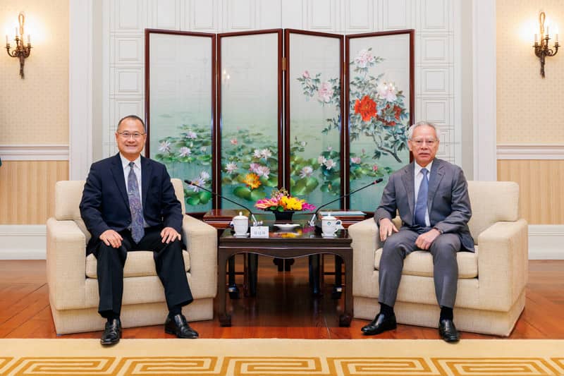 The Chief Executive of Macao met with the Alliance's Chairman Dr. Jonathan Choi
