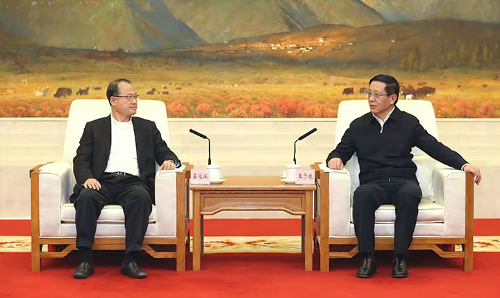 Wang Yubo, Governor of Yunnan Province, meets with Jonathan Choi. Wang Yubo, Governor of Yunnan Province, meets with Jonathan Choi.